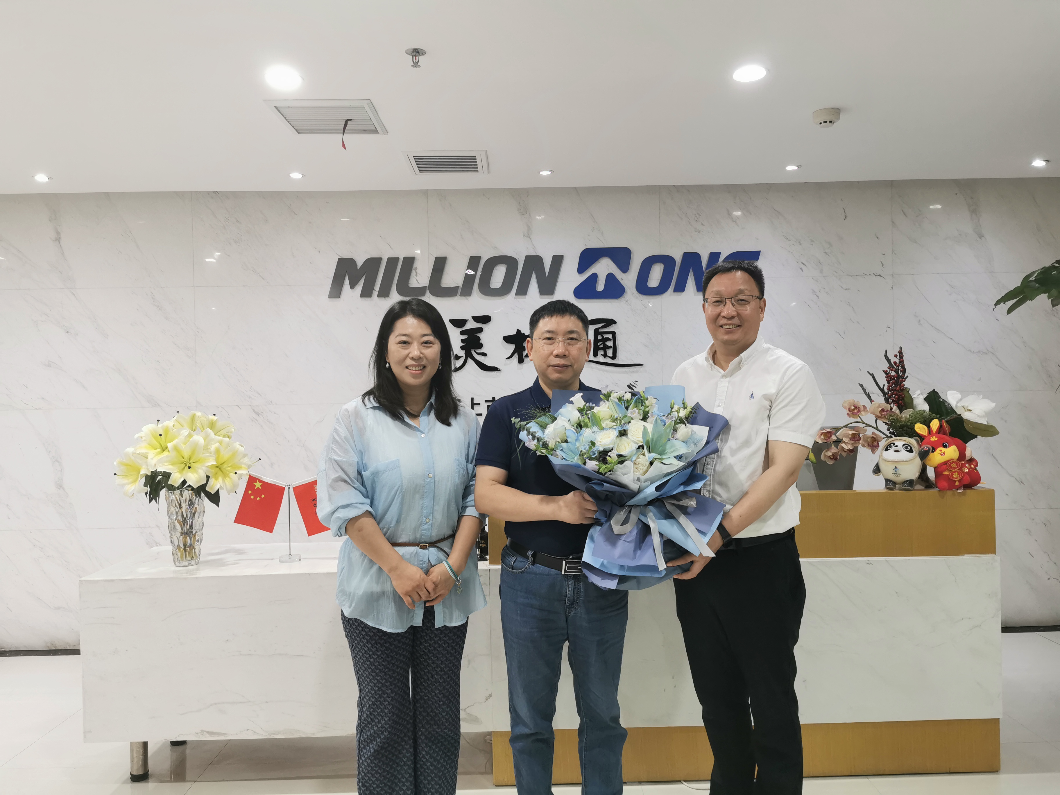 鄭州市管城區科協黨組書記王建偉一行蒞臨公司 慰問科技工作者